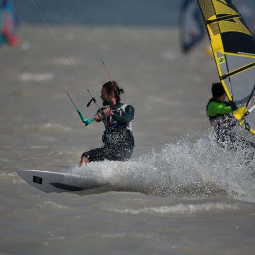 Kiten-7648.jpg   Kiten am Neusiedlersee
Foto: © Sedlmayr - s8-foto.de