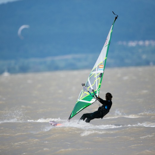 Kiten-7770.jpg   Kiten am Neusiedlersee
Foto: © Sedlmayr - s8-foto.de