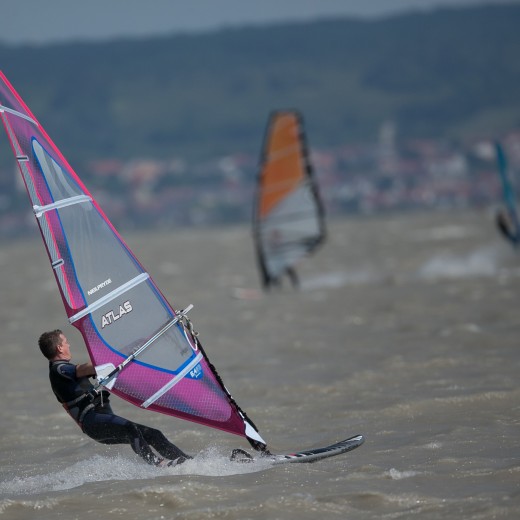 Kiten-7795.jpg   Kiten am Neusiedlersee
Foto: © Sedlmayr - s8-foto.de