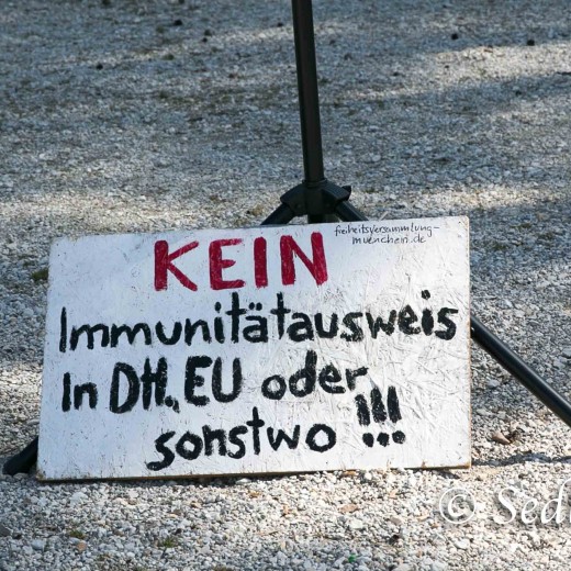 20210410-unbenannt-2-64GÖNSE JPG.jpg   Corona - Demo in Dachau auf der Ludwig-Thoma-Wiese  - Foto:© Johann Sedlmayr  s8-foto.de