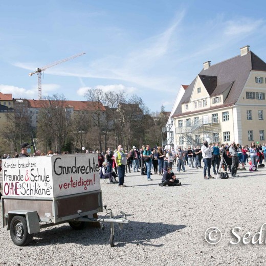 20210410-unbenannt-2-74GÖNSE JPG.jpg   Corona - Demo in Dachau auf der Ludwig-Thoma-Wiese  - Foto:© Johann Sedlmayr  s8-foto.de