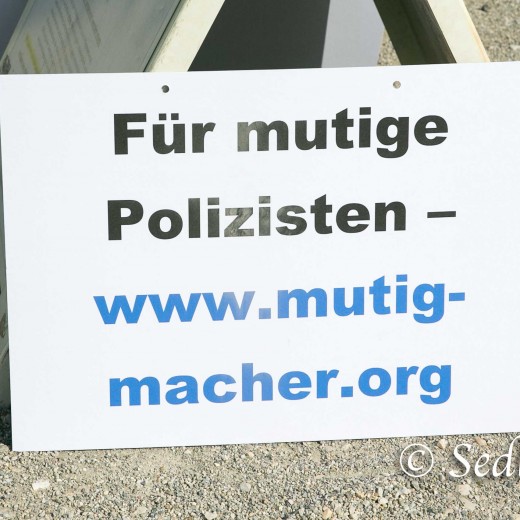 20210410-unbenannt-2-77GÖNSE JPG.jpg   Corona - Demo in Dachau auf der Ludwig-Thoma-Wiese  - Foto:© Johann Sedlmayr  s8-foto.de