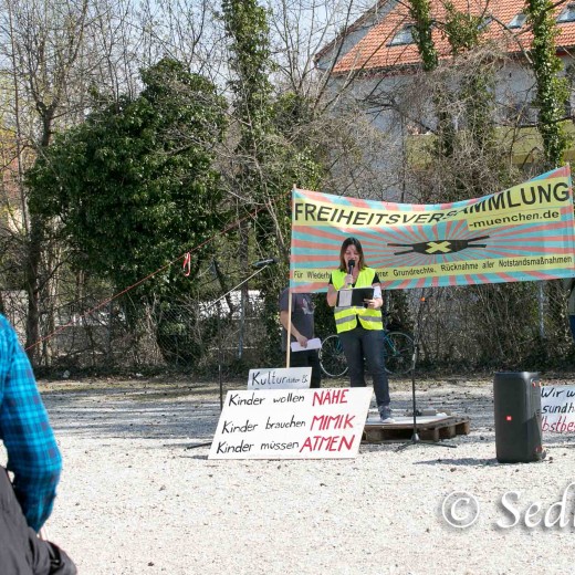 20210511-unbenannt-2-9Demo JPG.jpg   Corona - Demo in Dachau auf der Ludwig-Thoma-Wiese  - Foto:© Johann Sedlmayr  s8-foto.de