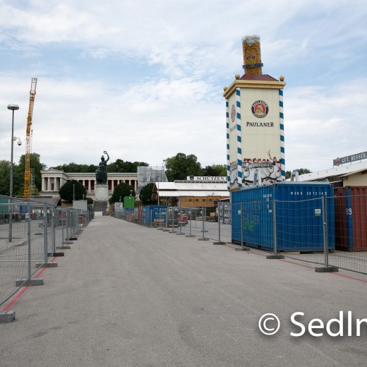 Oktoberfestaufbau 2022-2558.jpg   Oktoberfest 2022 - Aufbau der Bierzelte