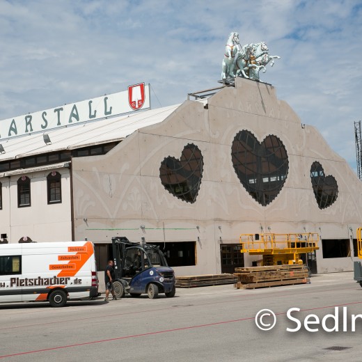 Oktoberfestaufbau 2022-2588.jpg   Oktoberfest 2022 - Aufbau der Bierzelte