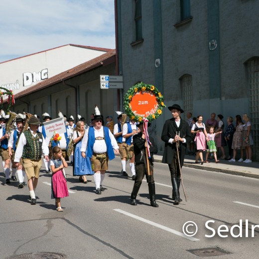 Volksfesteinzug 2022-2595.jpg   Dachauer Volksfest 2022
Einzug vom Rathaus zum Volksfest