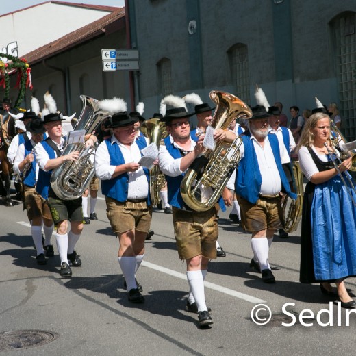 Volksfesteinzug 2022-2597.jpg   Dachauer Volksfest 2022
Einzug vom Rathaus zum Volksfest
