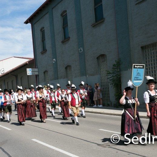 Volksfesteinzug 2022-2611.jpg   Dachauer Volksfest 2022
Einzug vom Rathaus zum Volksfest