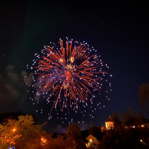 IMG_1960.jpg   Dachauer Großfeuerwerk 2022 vom SchloßbergFoto: Johann Sedlmayr 